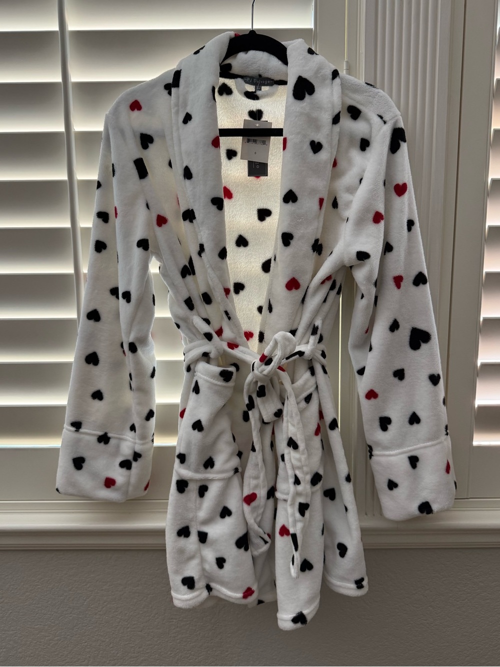 PJ Salvage All The Love Plush Robe White Red Black Hearts Size Small MSRP $88